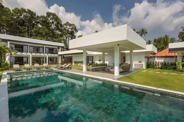 Six Bedrooms Villa