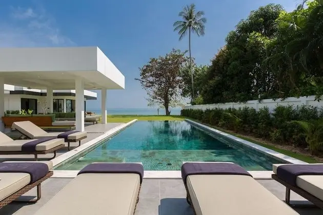 Six Bedrooms Villa