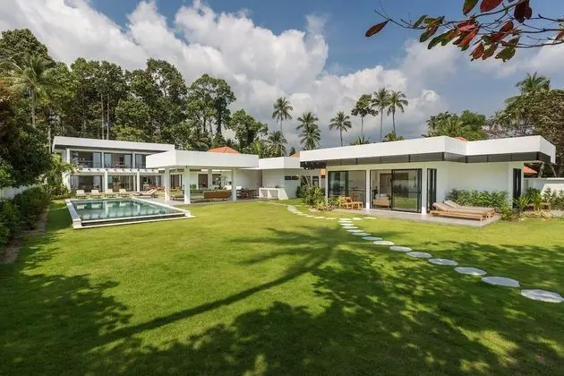 Six Bedrooms Villa