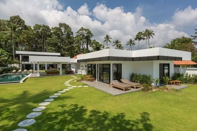 Six Bedrooms Villa