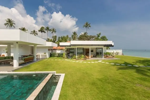 Six Bedrooms Villa