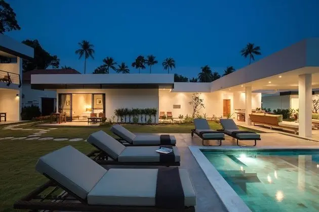 Six Bedrooms Villa