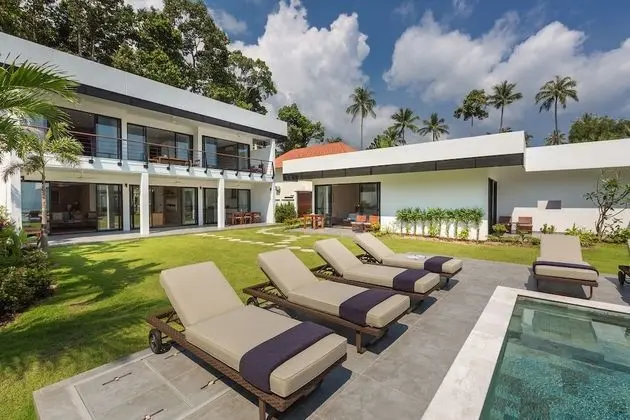 Six Bedrooms Villa