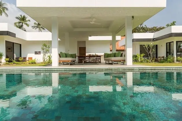 Six Bedrooms Villa