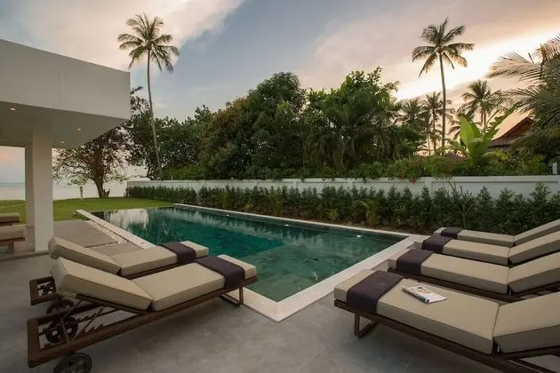 Six Bedrooms Villa