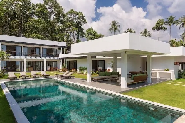 Six Bedrooms Villa