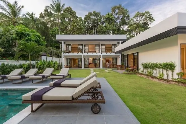 Six Bedrooms Villa