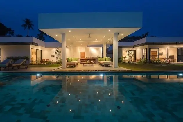 Six Bedrooms Villa
