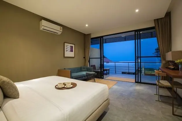 Six Bedrooms Villa