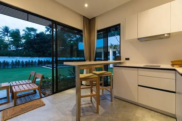 Six Bedrooms Villa