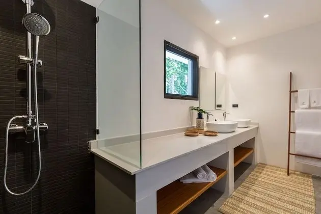 Six Bedrooms Villa