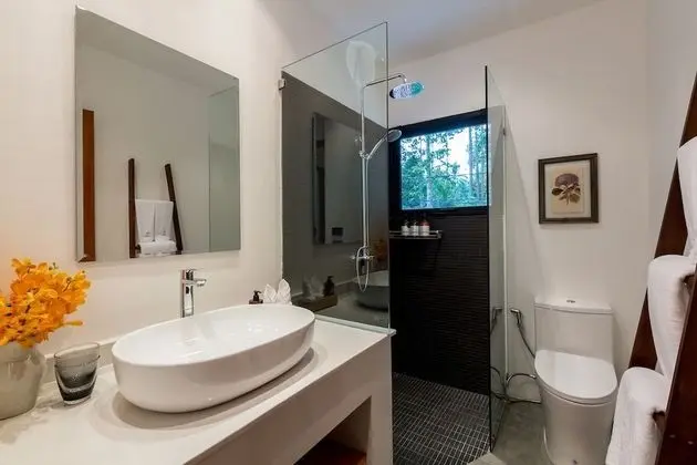 Six Bedrooms Villa
