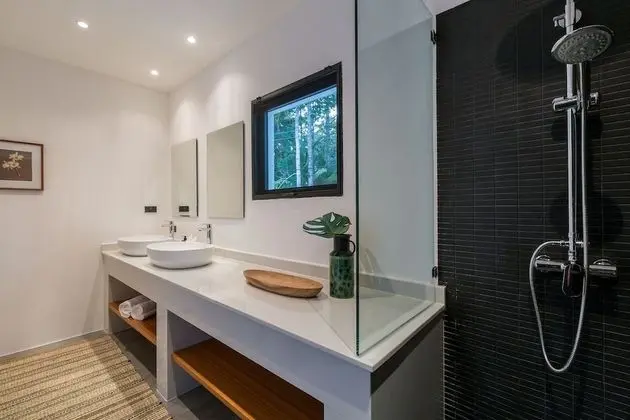 Six Bedrooms Villa