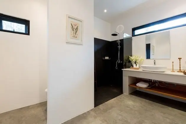 Six Bedrooms Villa