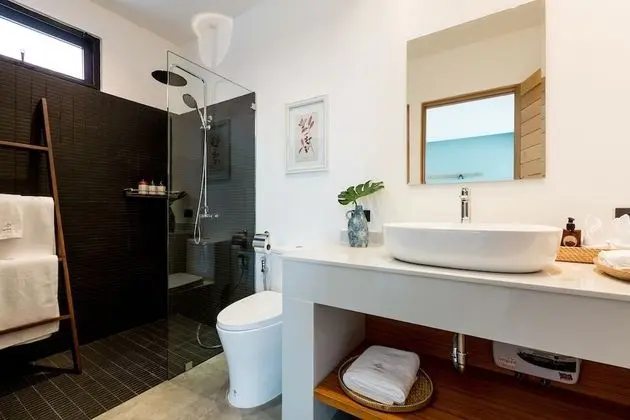 Six Bedrooms Villa