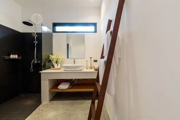Six Bedrooms Villa