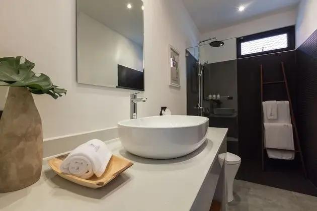 Six Bedrooms Villa
