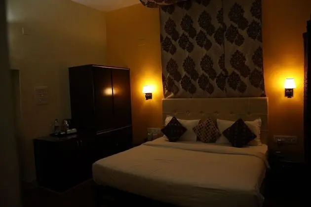 Deluxe Tek Büyük Yataklı Oda, 1 Çift Kişilik Yatak, Havuz Manzaralı