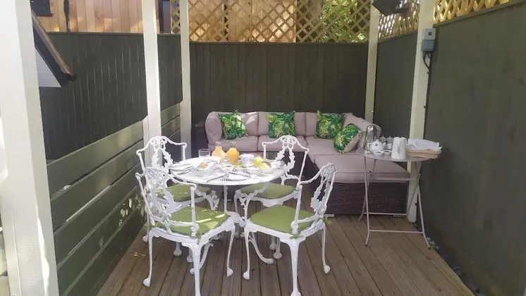 Deluxe Süit, Banyolu/Duşlu, Bahçe Manzaralı (Coach House)