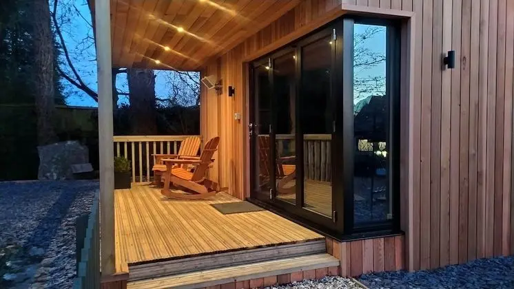 Superior Tek Büyük veya İki Ayrı Yataklı Oda, Banyolu/Duşlu, Bahçe Manzaralı (Cedar Suite)