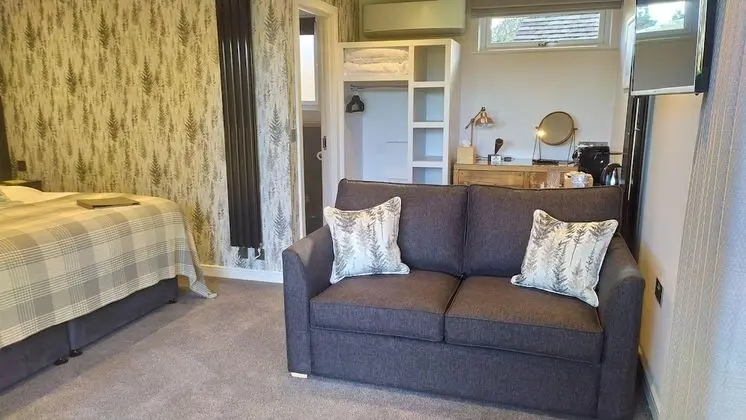 Superior Tek Büyük veya İki Ayrı Yataklı Oda, Banyolu/Duşlu, Bahçe Manzaralı (Cedar Suite)