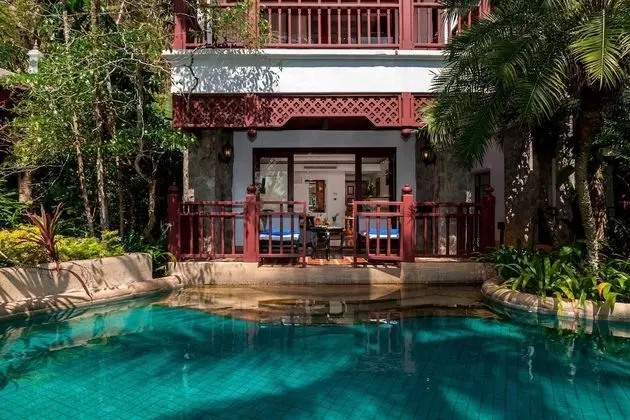 Lagoon Pool Access with Bathtub