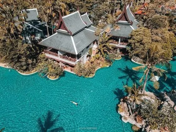 Lagoon Pool Access with Bathtub