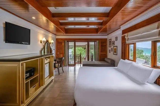 Seaview hillside with terrace bathtub