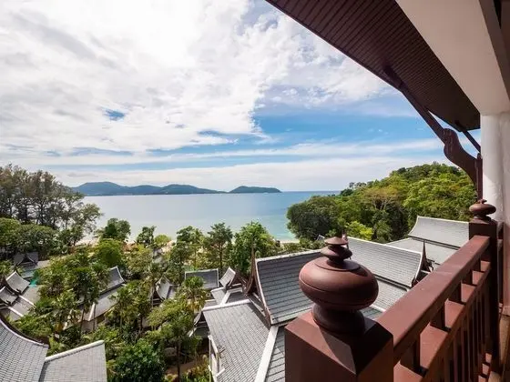 Seaview hillside with terrace bathtub