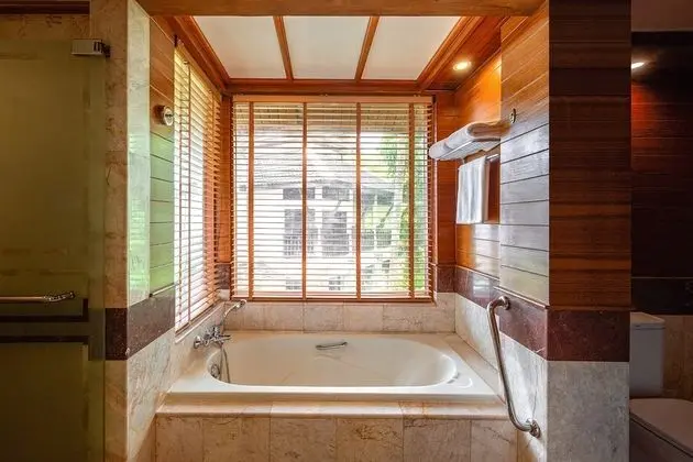 Seaview hillside with terrace bathtub