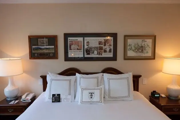Queen Deluxe Room