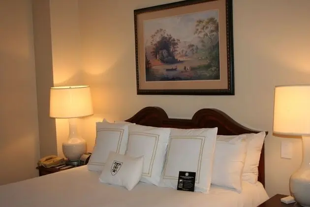 Queen Deluxe Room