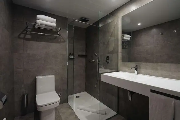 Superior Tek Büyük Yataklı Oda, Balkon, Kısmi Deniz Manzaralı