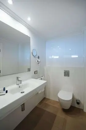 Tek Büyük Yataklı Oda, Balkon, Deniz Manzaralı