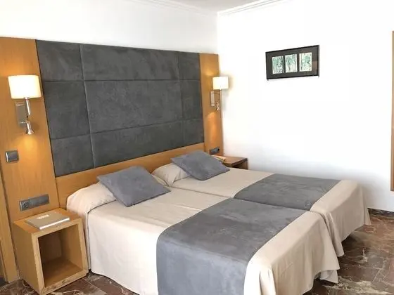 Üç Kişilik Oda