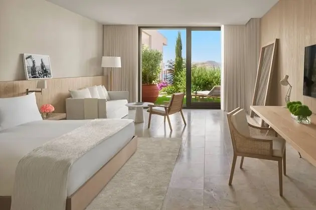 Çatı Katı (Loft), 1 En Büyük (King) Boy Yatak ve Çekyat, Sigara İçilmez, Bahçe Manzaralı