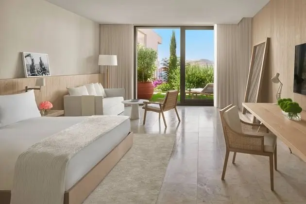 Çatı Katı (Loft), 1 En Büyük (King) Boy Yatak ve Çekyat, Sigara İçilmez, Bahçe Manzaralı