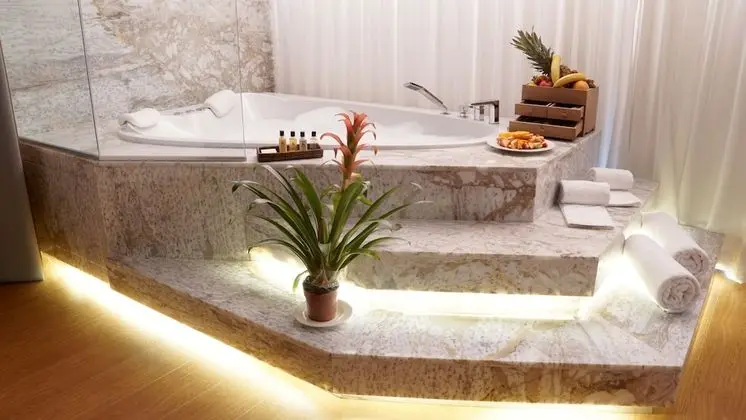 Luxury King Suite