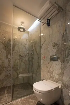 Luxury King Suite