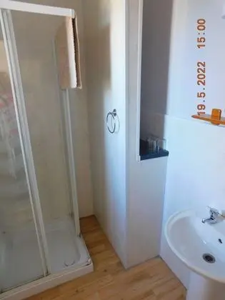 Family Oda, Özel Banyo (En suite shower/Shared WC)