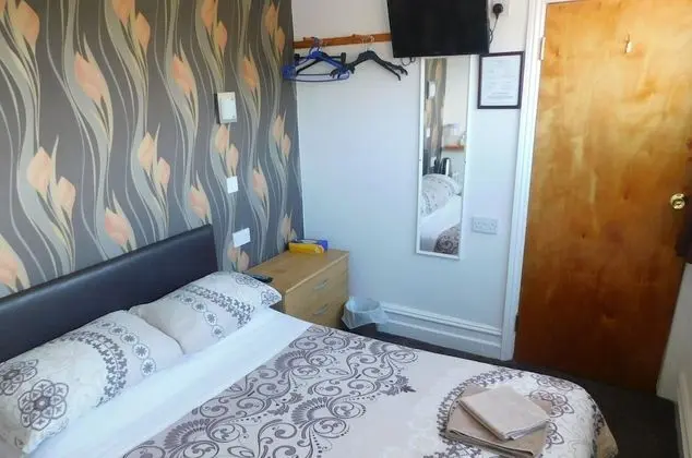 Tek Büyük Yataklı Oda, Banyolu/Duşlu (En suite shower/Shared WC)