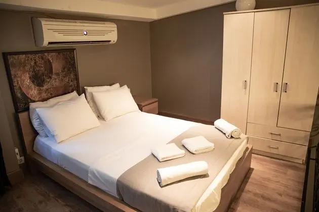 1 + 1 Suite