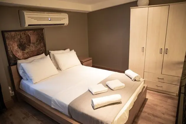 1 + 1 Suite