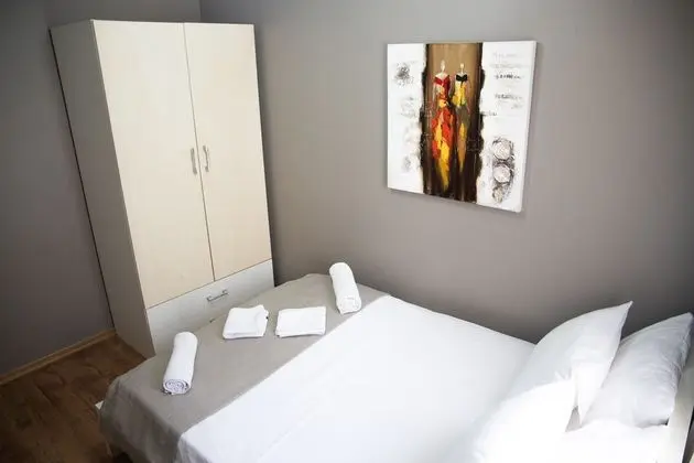 1 + 1 Suite
