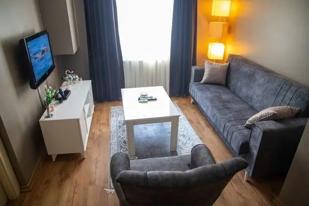 2 + 1 Suite
