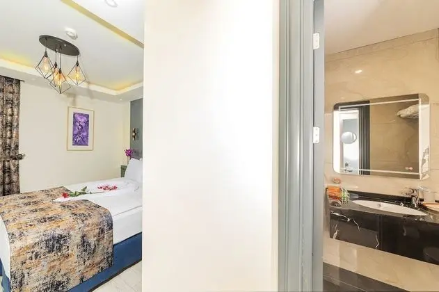 Magnaura Palace Suite, With Jacuzzi and Large Terrace