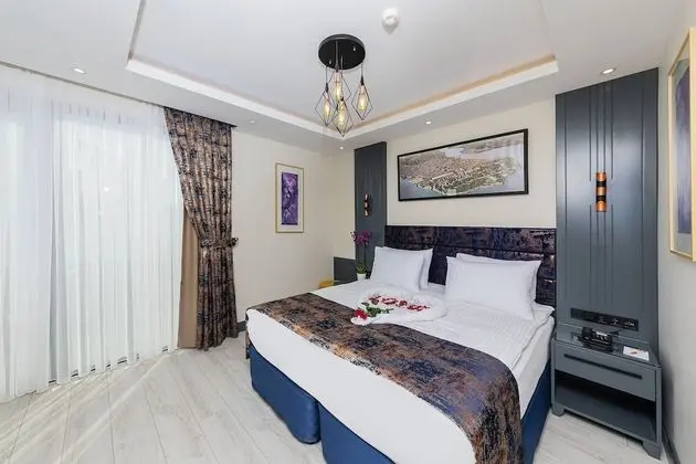 Magnaura Palace Suite, With Jacuzzi and Large Terrace