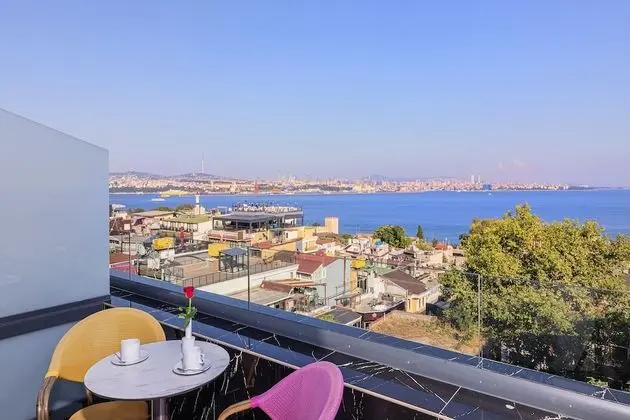 Magnaura Palace Suite, With Jacuzzi and Large Terrace