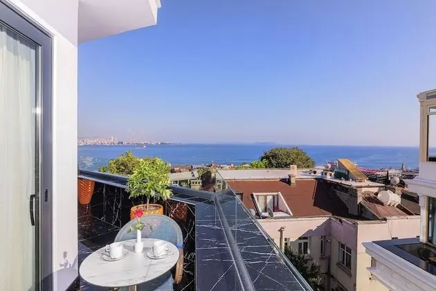 Magnaura Palace Suite, With Jacuzzi and Large Terrace