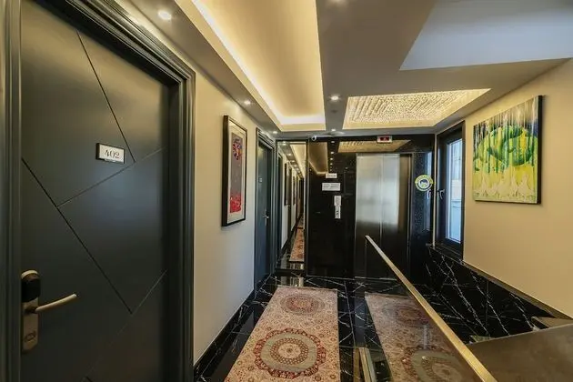 Magnaura Palace Suite, With Jacuzzi and Large Terrace